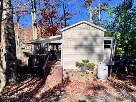 140 Holly Dr, Milford, PA 18337
