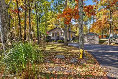 106 Buck Run Dr, Milford, PA 18337