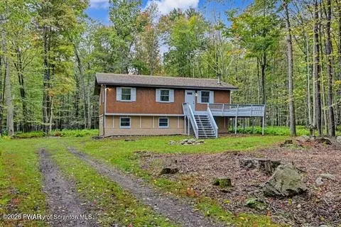 8 Leah Ln, Big Bass Lake, PA 18424