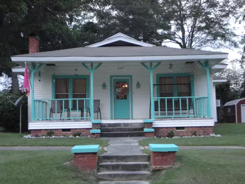207 S Second St, Collins, MS 39428 photo 2