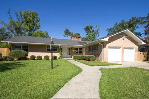 1324 Hill Dr, Laurel, MS 39440 photo 1