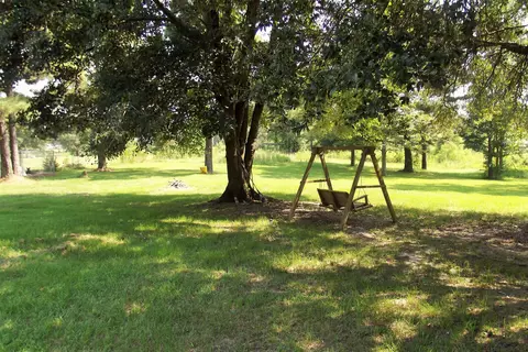 305 Jordan Dr, Laurel, MS 39443 photo 4
