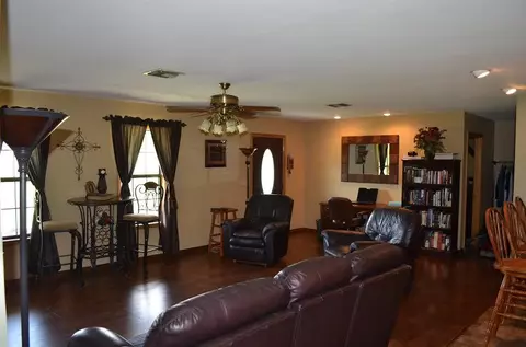 238 Mcmillan Rd, Laurel, MS 39443 photo 2