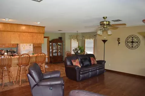 238 Mcmillan Rd, Laurel, MS 39443 photo 3