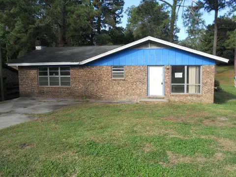 216 Stephen Ave, Laurel, MS 39440 photo 1