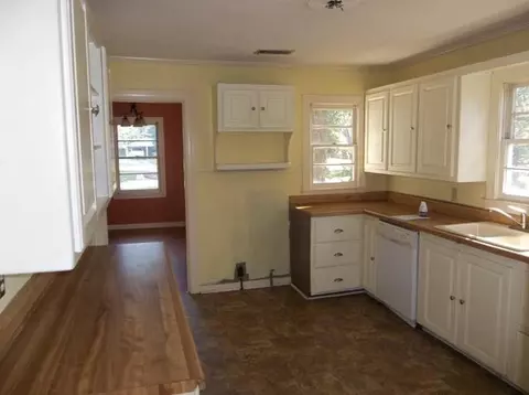 300 E 2nd Ave, Petal, MS 39465 photo 2