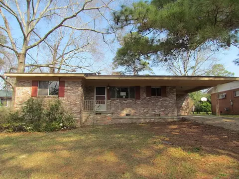635 Carole St, Laurel, MS 39440 photo 1