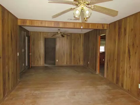 635 Carole St, Laurel, MS 39440 photo 2