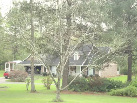 22 County Line Dr, Laurel, MS 39443 photo 2