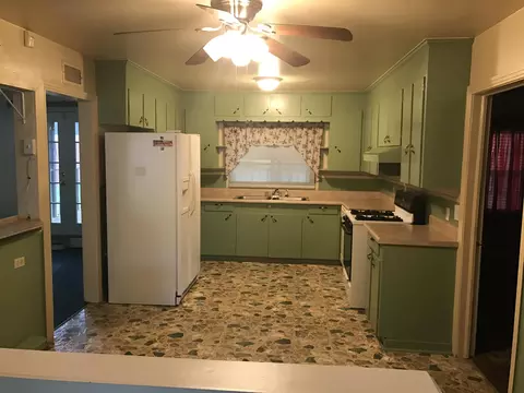 940 16th Ave, Laurel, MS 39440 photo 5