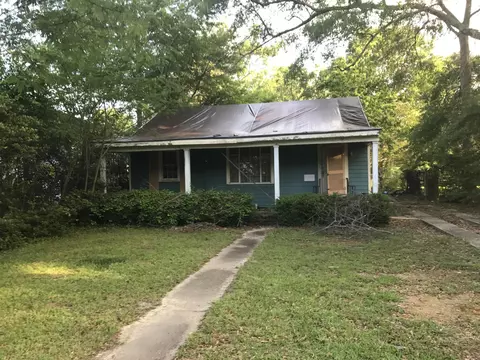 730 Oak Dr, Laurel, MS 39440 photo 1