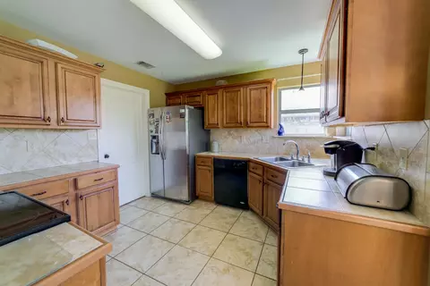 10 W Spruce, Sumrall, MS 39482 photo 5