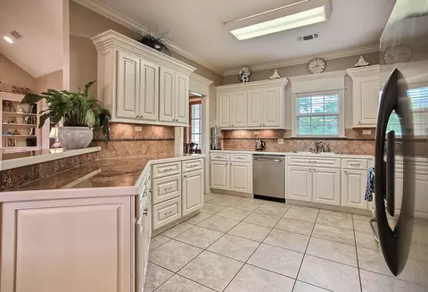 106 Bellepointe Cir, Purvis, MS 39475 photo 9