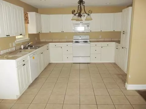 8 Southdown Rd, Sumrall, MS 39482 photo 3