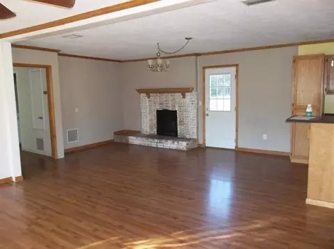 41 Graham Dr, Laurel, MS 39440 photo 2