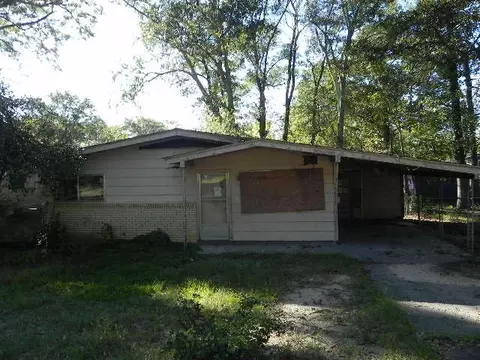 1967 Gladiolus Dr, Laurel, MS 39440 photo 1