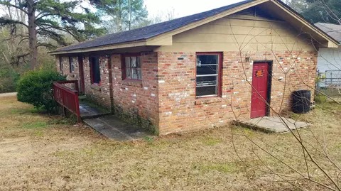1822 Dutton, Laurel, MS 39440 photo 3
