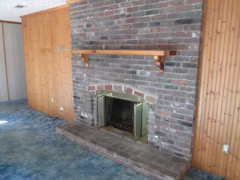 210 W 2nd St, New Augusta, MS 39462 photo 4