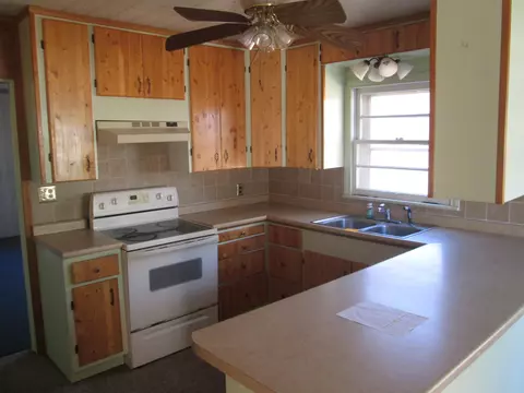 210 W 2nd St, New Augusta, MS 39462 photo 5