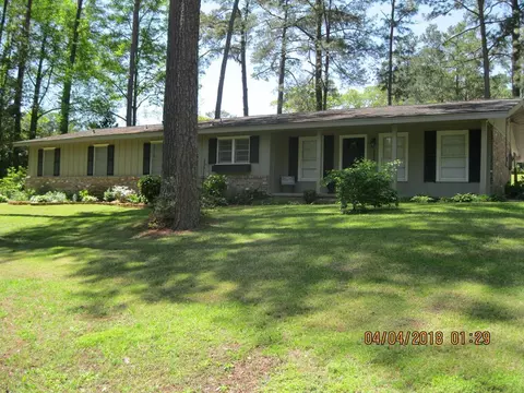 3228 Pinehaven Dr, Laurel, MS 39440 photo 1