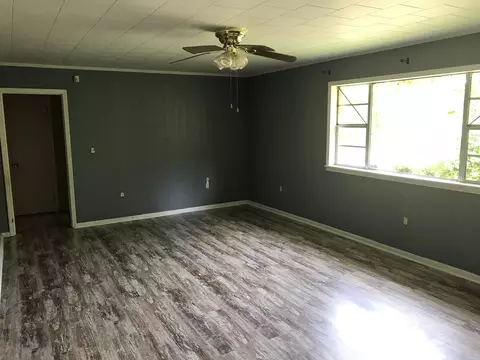 71 Eastview Cir, Laurel, MS 39443 photo 3