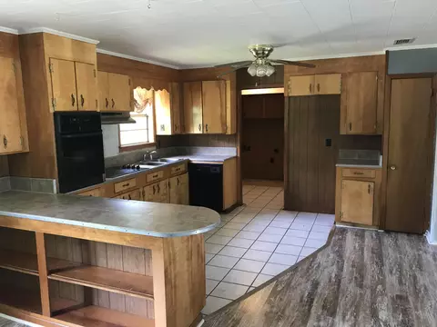 71 Eastview Cir, Laurel, MS 39443 photo 4