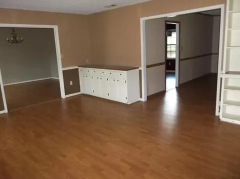 3811 N 7th Ave, Laurel, MS 39440 photo 2