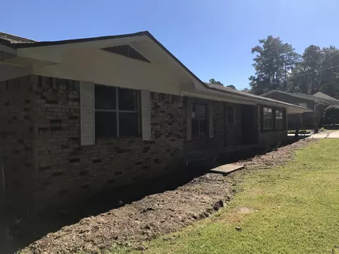 102 Parks St, Collins, MS 39428 photo 2