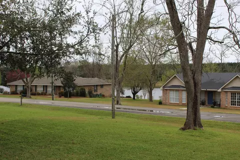49 Schneider Ave, Purvis, MS 39475 photo 4