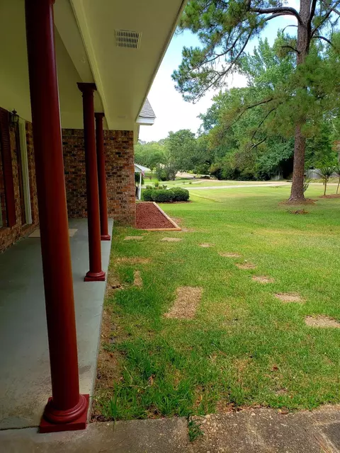 232 Pineview Dr, Laurel, MS 39440 photo 4