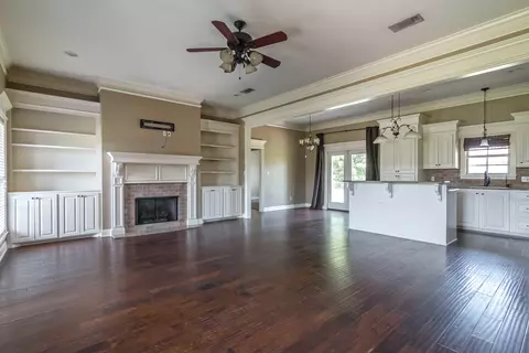 13 E Sycamore, Sumrall, MS 39482 photo 2