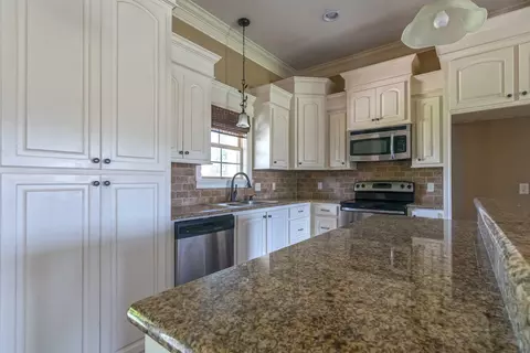 13 E Sycamore, Sumrall, MS 39482 photo 4