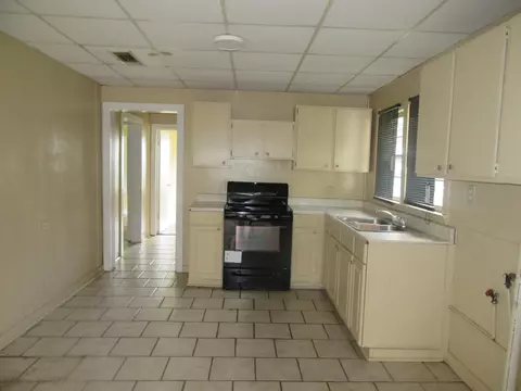 1903 General Pershing St, Laurel, MS 39440 photo 4