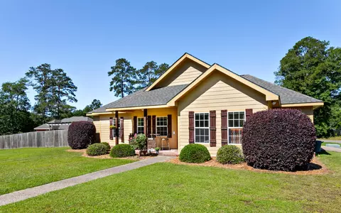 8 Fleur De Lis Dr, Laurel, MS 39440 photo 3