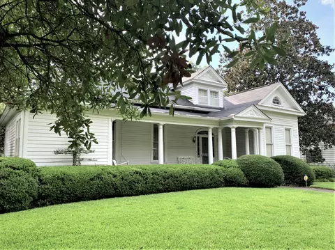 555 N 6th, Laurel, MS 39440 photo 1