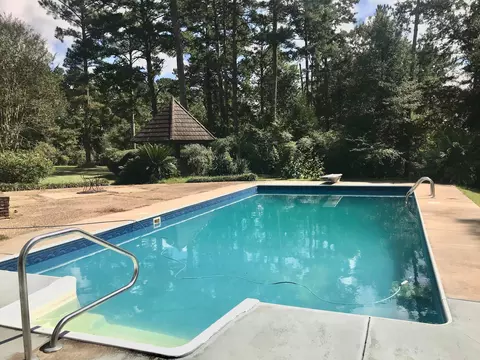 39 Formby Dr, Laurel, MS 39443 photo 2