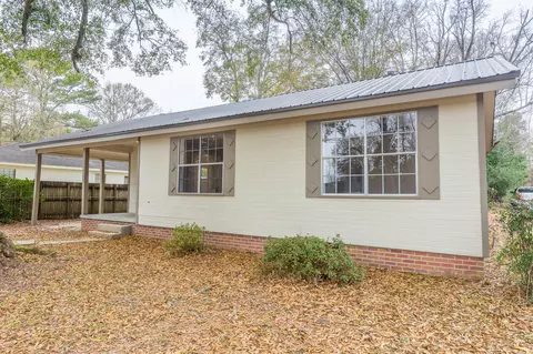 208 E 1st St, Petal, MS 39465 photo 2
