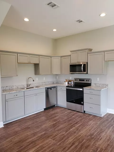 42 W Cherry, Sumrall, MS 39482 photo 2