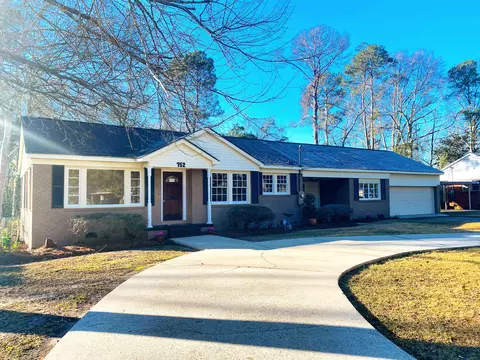 752 Garden Dr, Laurel, MS 39440 photo 1
