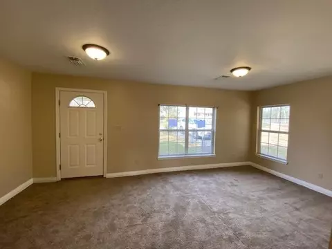 820 E Pine Ave, Wiggins, MS 39577 photo 2
