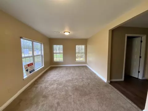 820 E Pine Ave, Wiggins, MS 39577 photo 3