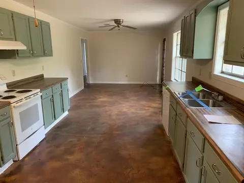 81 Mar - Ree Dr, Laurel, MS 39440 photo 5