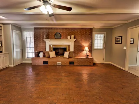 292 Flynt Rd, Laurel, MS 39443 photo 9