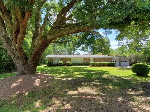 13 E Rdg, Laurel, MS 39440 photo 1