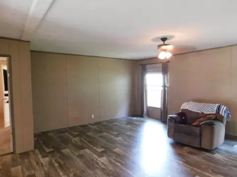 82 King Dr, Collins, MS 39428 photo 5