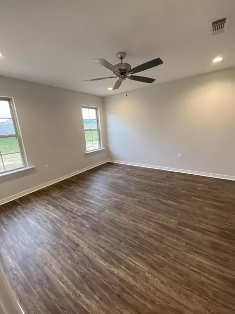 14 E Locust, Sumrall, MS 39482 photo 4