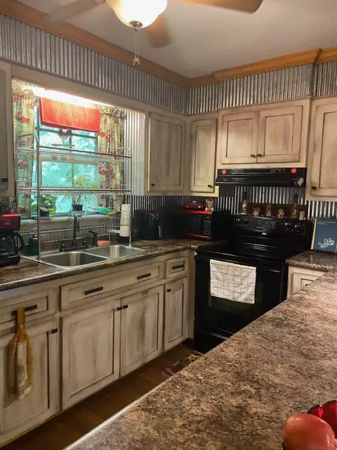 2116 Strickland Rd, Waynesboro, MS 39367 photo 2
