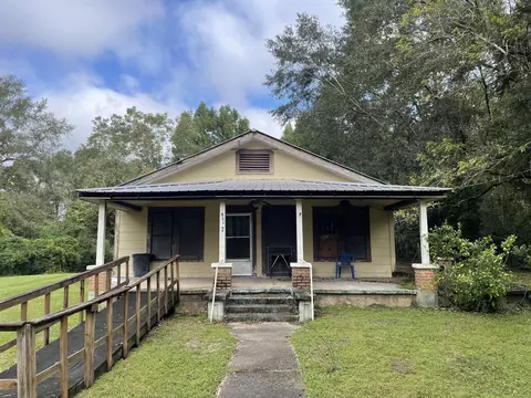 415 Roberson Ave, Wiggins, MS 39577 photo 2