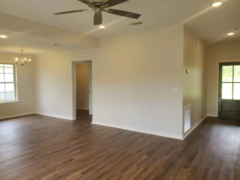 87 E Locust, Sumrall, MS 39482 photo 3
