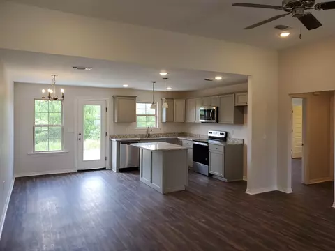 91 E Locust, Sumrall, MS 39482 photo 2